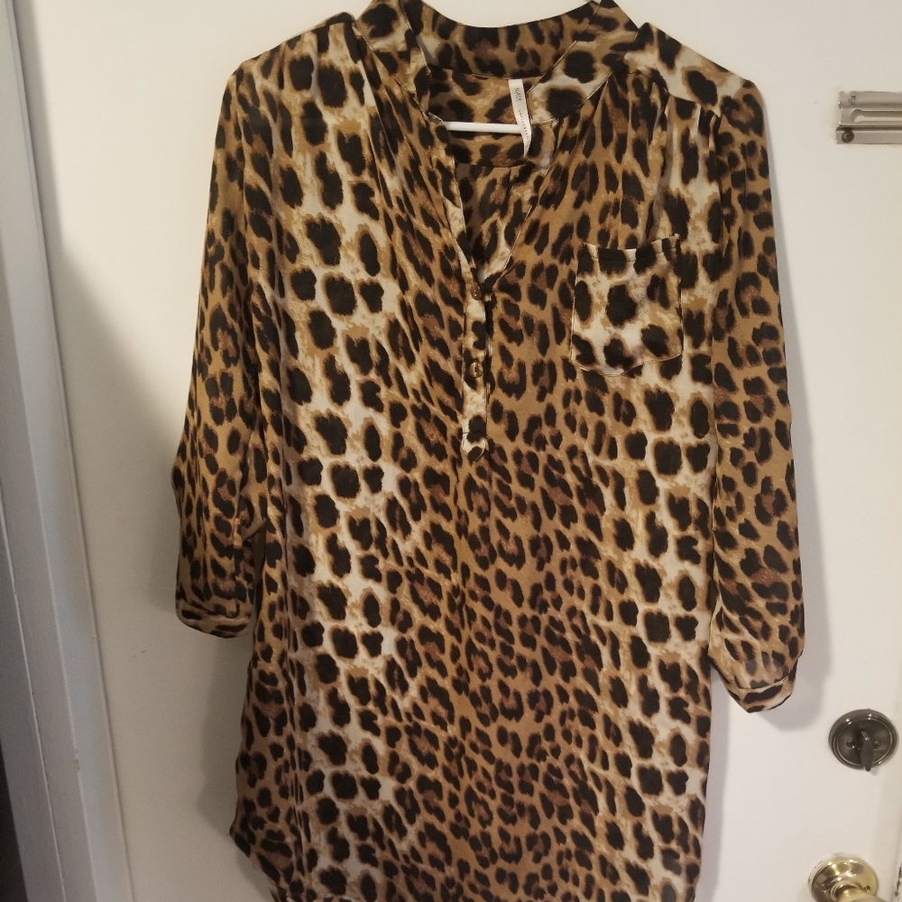 Leopard print blouse.  🐅🦓